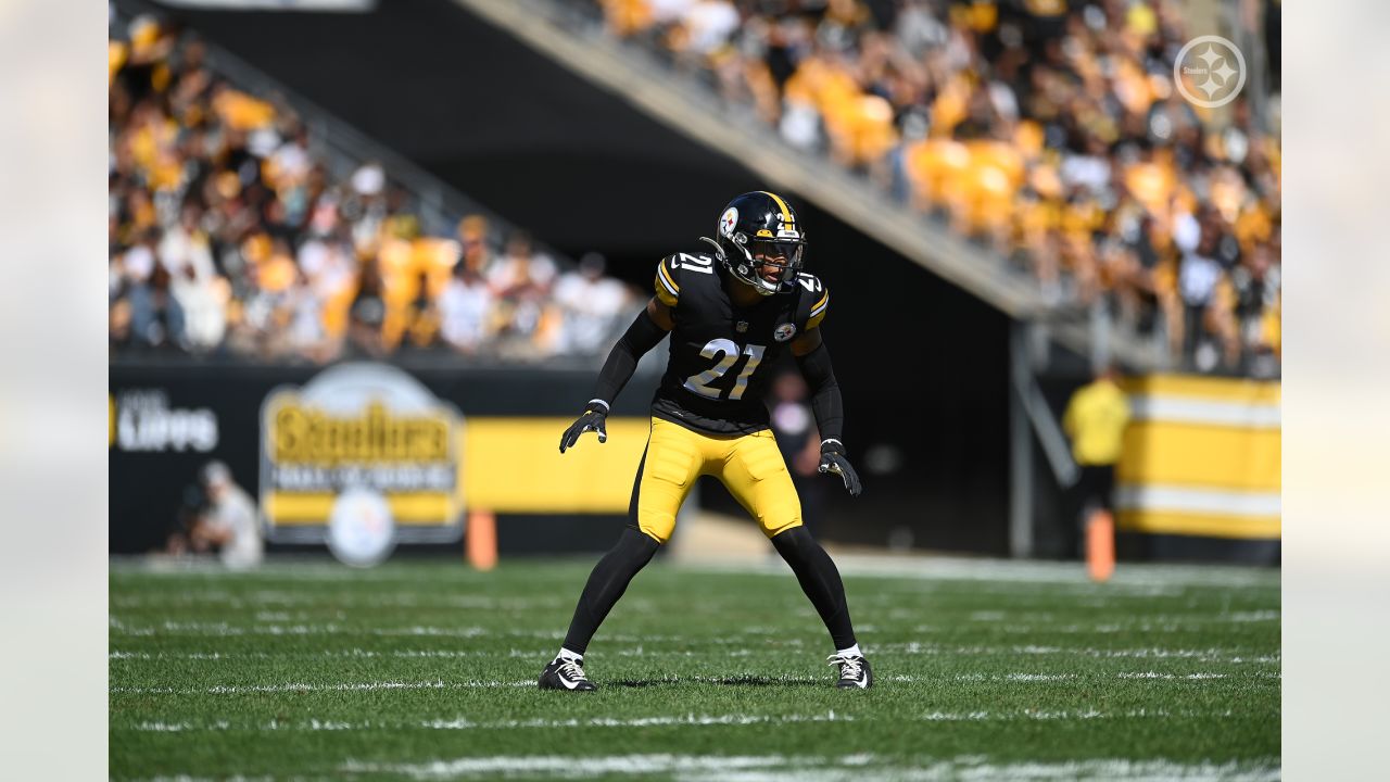 Cincinnati Bengals long snapper Clark Harris (46) warms up before an NFL  football game against the Pittsburgh Steelers, Sunday, Sept. 26, 2021, in  Pittsburgh. (AP Photo/Justin Berl Stock Photo - Alamy