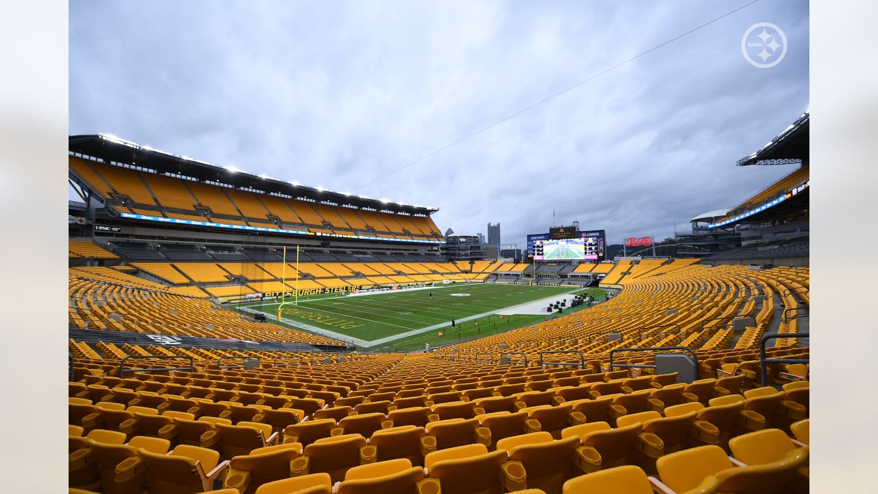 Pittsburgh, Pennsylvania, USA. 2nd Oct, 2022. October 2nd, 2022 Pittsburgh  Steelers safety Terrell Edmunds (34) entrance during Pittsburgh Steelers vs  New York Jets in Pittsburgh, PA at Acrisure Stadium. Jake Mysliwczyk/BMR  (Credit