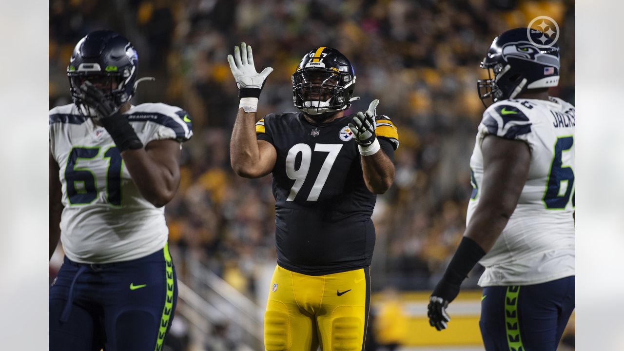 Pittsburgh, PA, USA. 17th Oct, 2021. Cameron Heyward #97 sacks Geno Smith  #7 during the Pittsburgh Steelers vs Seattle Seahawks game at Heinz Field  in Pittsburgh, PA. Jason Pohuski/CSM/Alamy Live News Stock