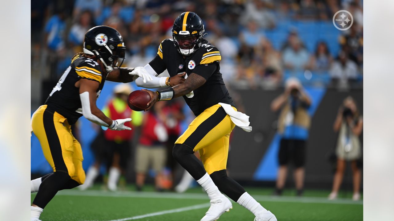 Pittsburgh, USA. 28th Aug, 2022. Pittsburgh Steelers cornerback Carlins  Platel (30) is slow leaving the field after a injury late in the fourth  quarter of the Steelers 19-9 win against the Detroit