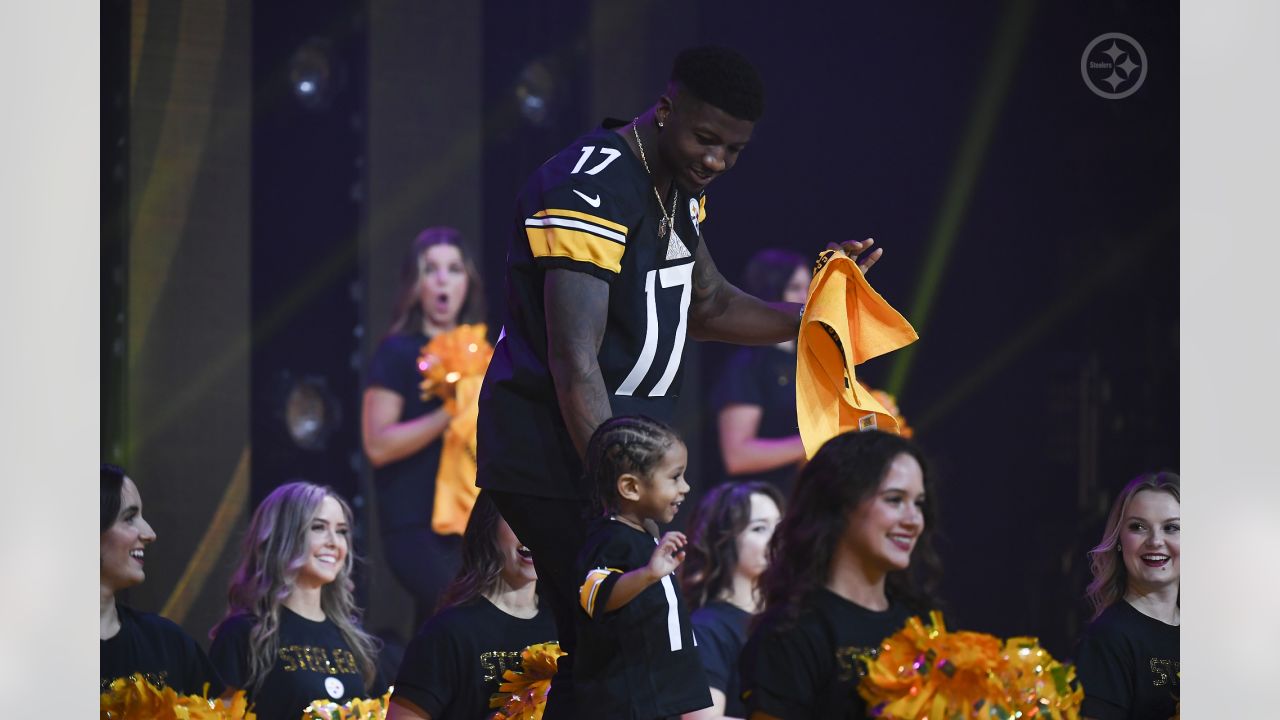 Steelers rock the runway