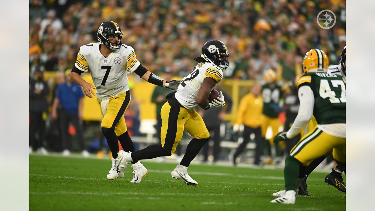 Pittsburgh Steelers wide receiver Diontae Johnson (18) runs with the ball  during an NFL football game against the Green Bay Packers Sunday, Oct 3.  2021, in Green Bay, Wis. (AP Photo/Jeffrey Phelps