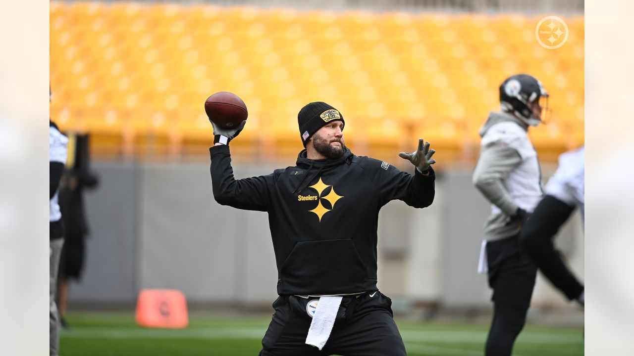 Fan Dubs Chiefs-Steelers Matchup Ben Roethlisberger's 'Retirement Party'