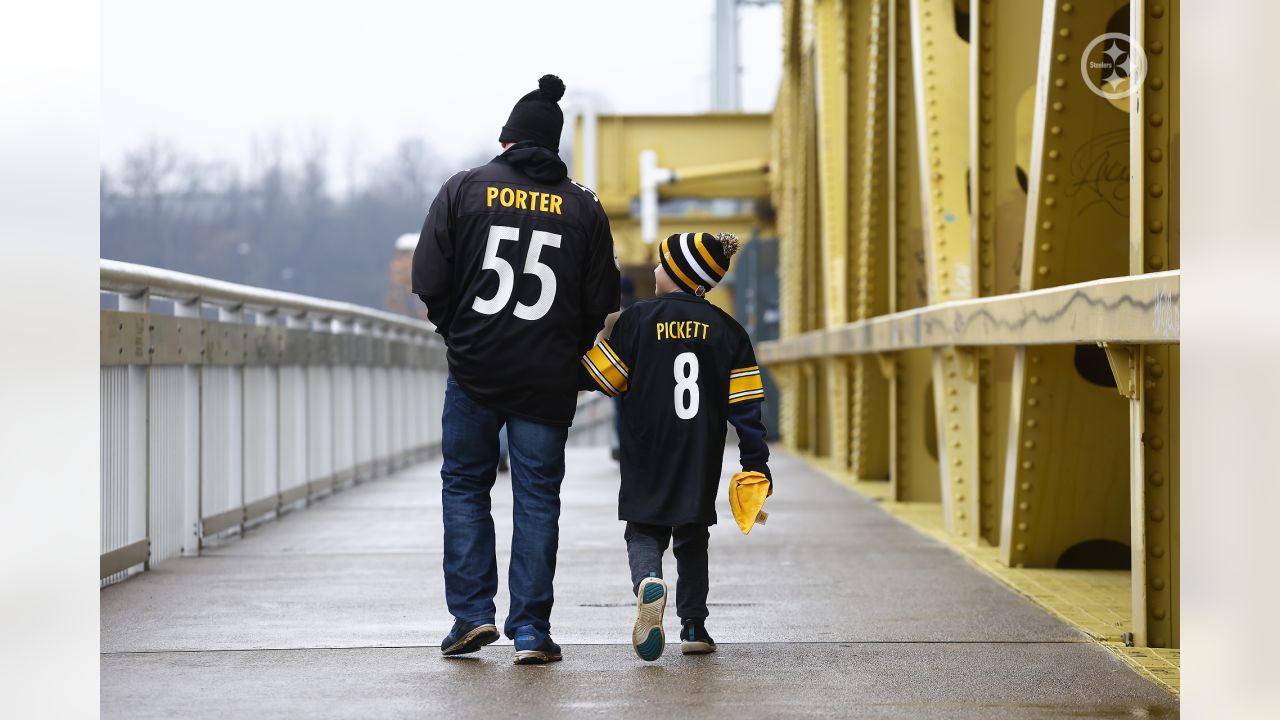 PITTSBURGH, PA - DECEMBER 11: Pittsburgh Steelers guard Kevin Dotson (69)  looks on during the national football league game between the Baltimore  Ravens and the Pittsburgh Steelers on December 11, 2022 at