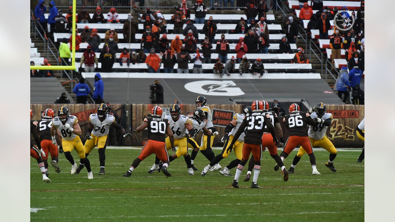 Browns-Steelers Final Score: Pittsburgh capitalizes with 15-10 win on  Cleveland's fumble, drops - Dawgs By Nature