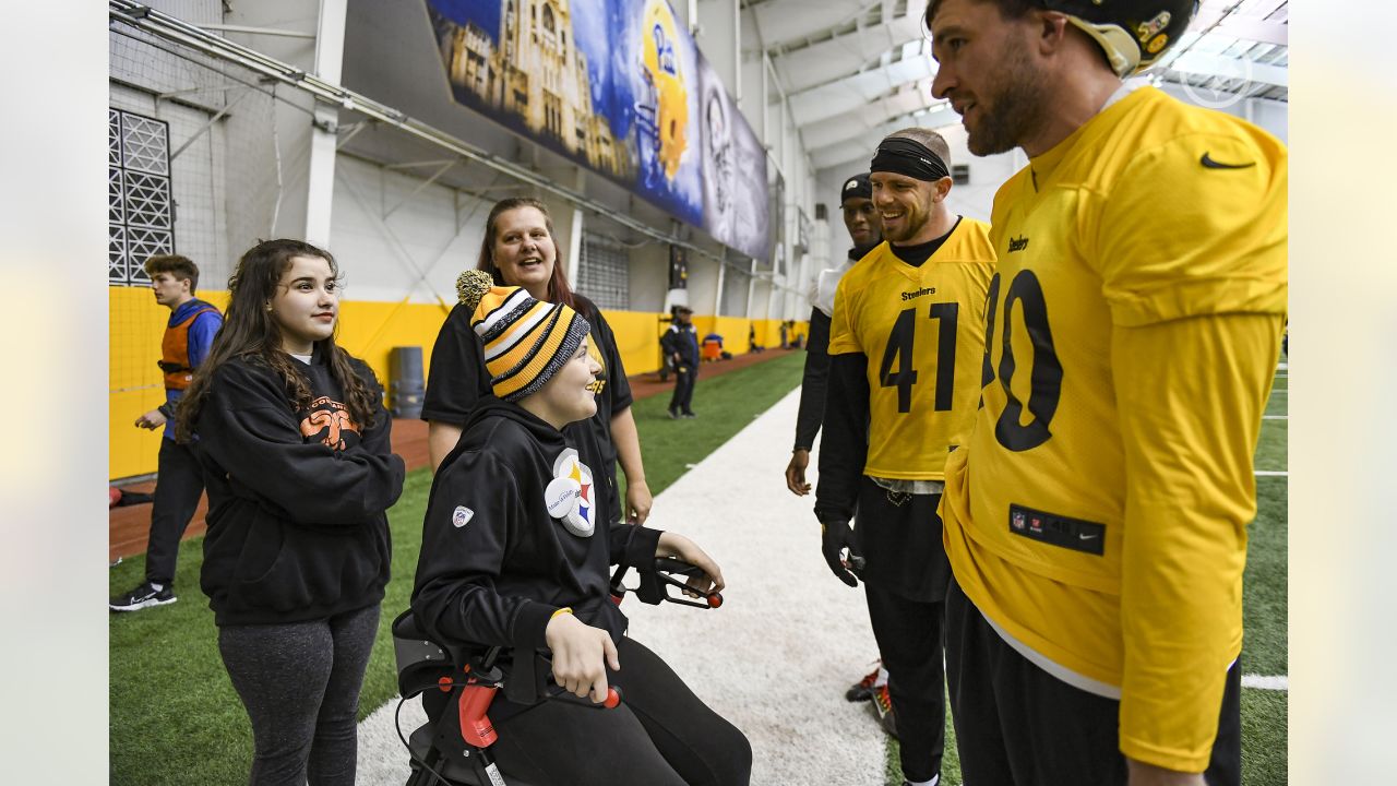 James Conner meets Steelers fan with rare sarcoma  This is incredible 