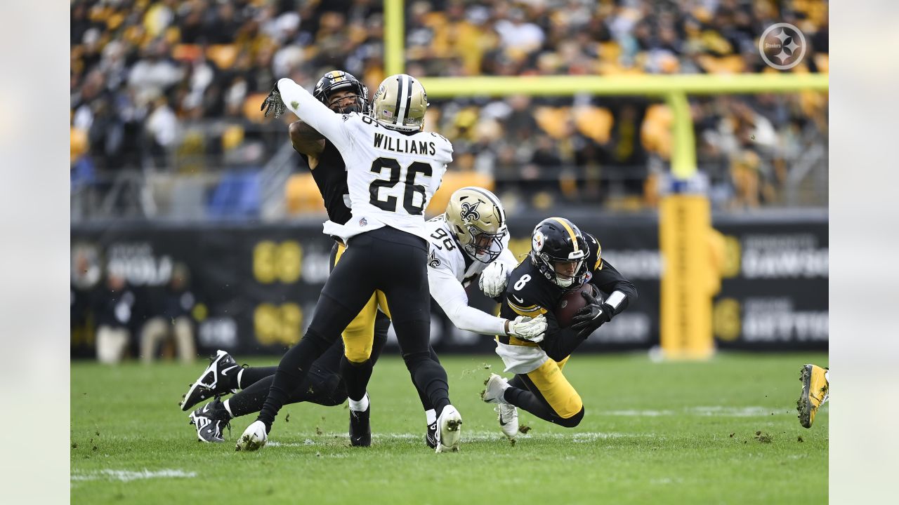 PITTSBURGH, PA - NOVEMBER 13: The Pittsburgh Steelers take the field during  the national football league game between the New Orleans Saints and the Pittsburgh  Steelers on November 13, 2022 at Acrisure