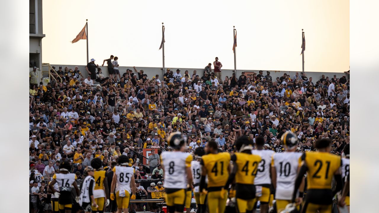 Steelers Friday Night Lights practice: The Latrobe tradition, 2023  schedule, tickets, and more - Behind the Steel Curtain