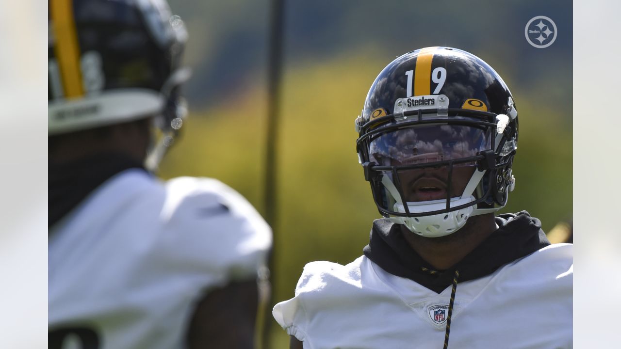 JuJu Smith-Schuster puts on ballet clinic with unbelievable toe