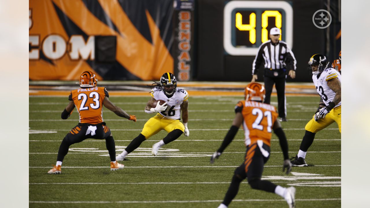 Cincinnati Bengals upset Pittsburgh Steelers 27-17 in prime-time game