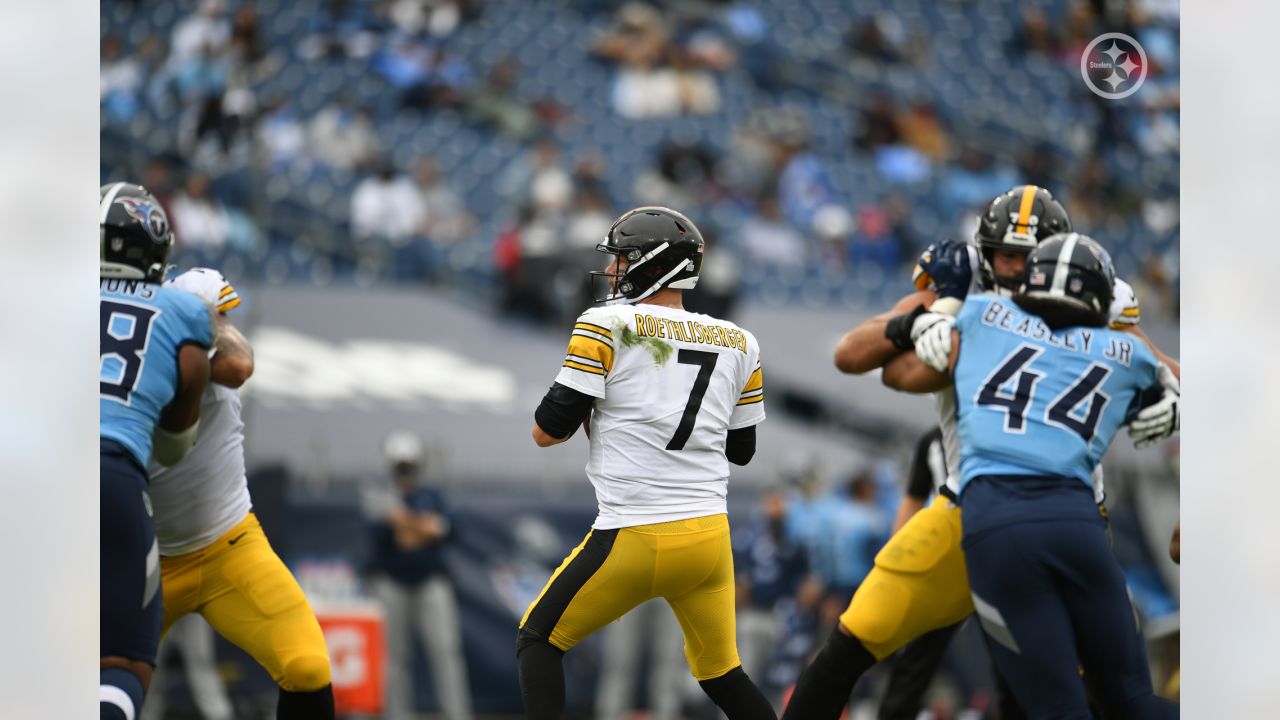 Steelers hang on to defeat Titans, 27-24