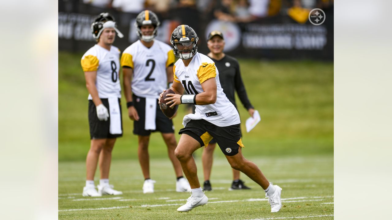 Pittsburgh Steelers running back James Conner (30) during an NFL football  training camp practice in Latrobe, Pa., Friday, July 26, 2019. (AP  Photo/Keith Srakocic Stock Photo - Alamy