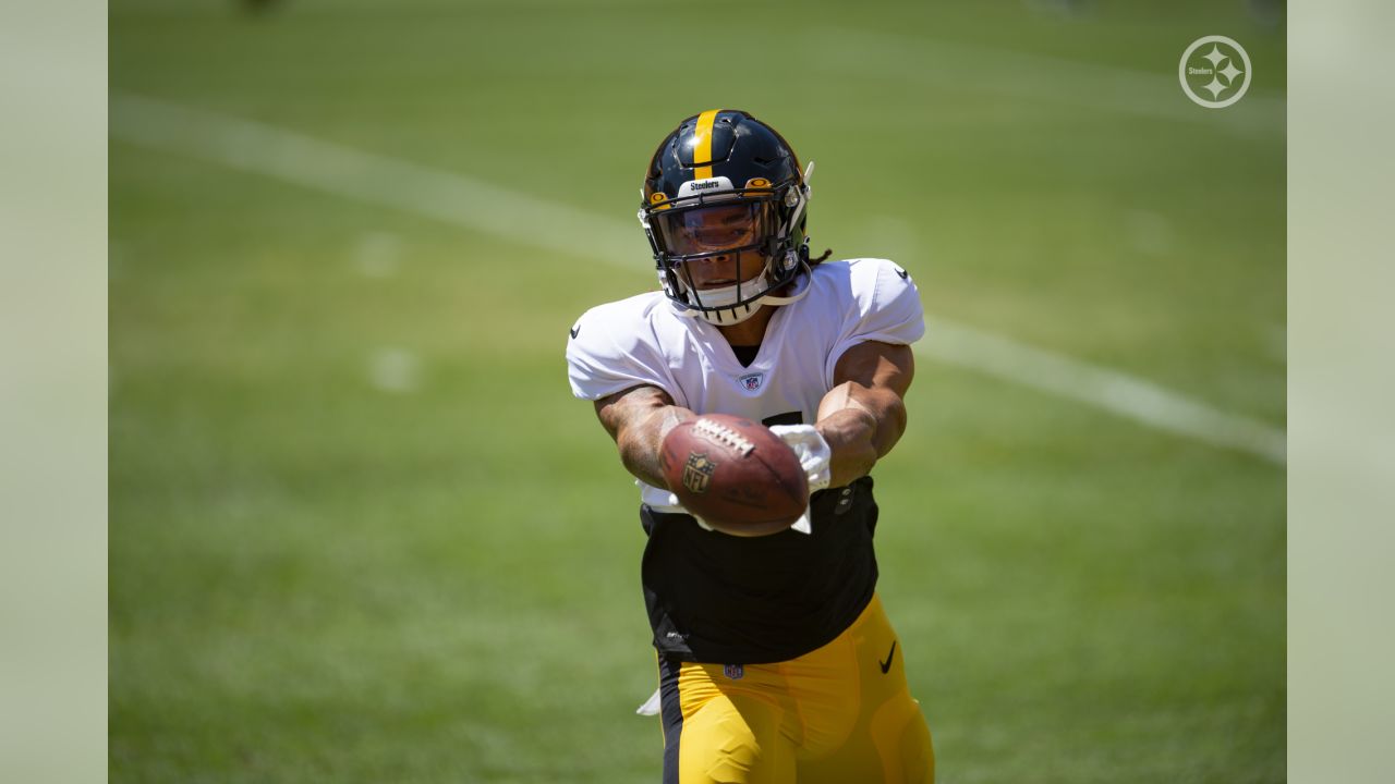 Pittsburgh Steelers tight end David Johnson (82) during an NFL training  camp football practice at Heinz Field, Sunday, Aug. 6, 2017, in Pittsburgh.  (AP Photo/Keith Srakocic Stock Photo - Alamy