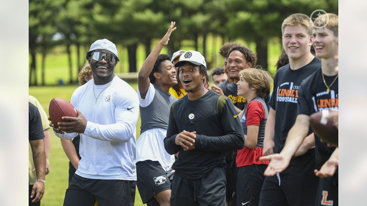 Steelers' 2022 Rookies Partner with Legend Mel Blount To Inspire