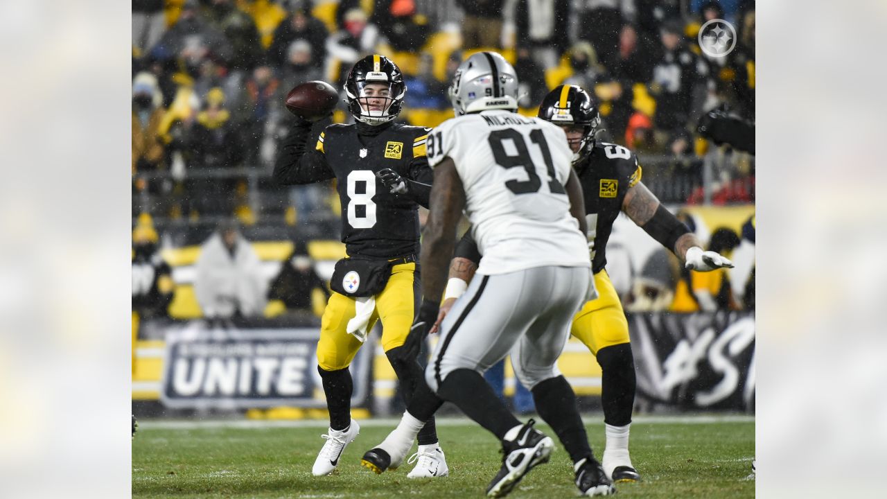 Las Vegas Raiders cornerback Casey Hayward (29) defends against Pittsburgh  Steelers wide receiver Diontae Johnson (18) during an NFL football game,  Sunday, Sept. 19, 2021, in Pittsburgh. (AP Photo/Justin Berl Stock Photo -  Alamy