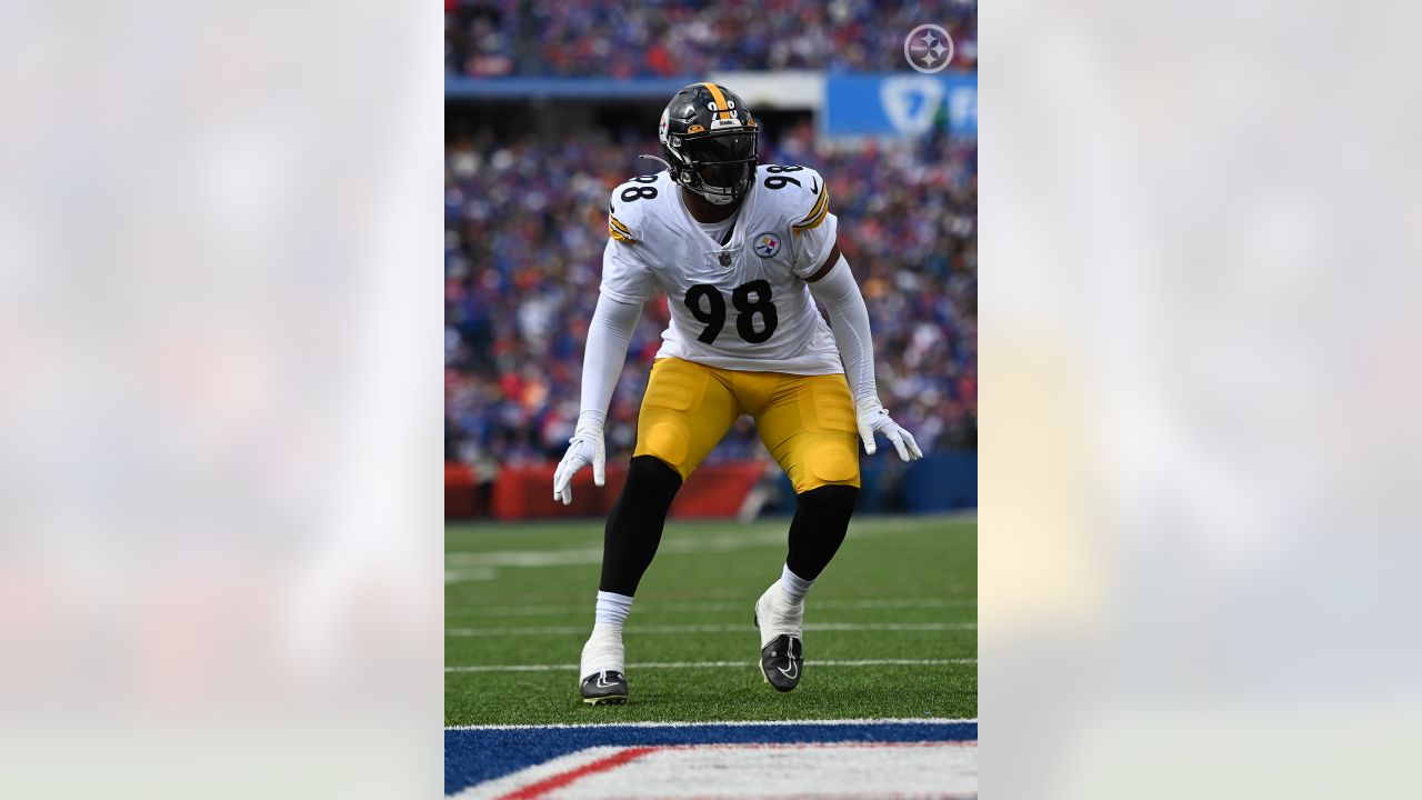 Allen picks apart Steelers secondary in Bills' 38-3 win