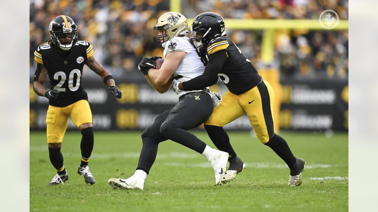 PITTSBURGH, PA - NOVEMBER 13: The Pittsburgh Steelers take the field during  the national football league game between the New Orleans Saints and the Pittsburgh  Steelers on November 13, 2022 at Acrisure