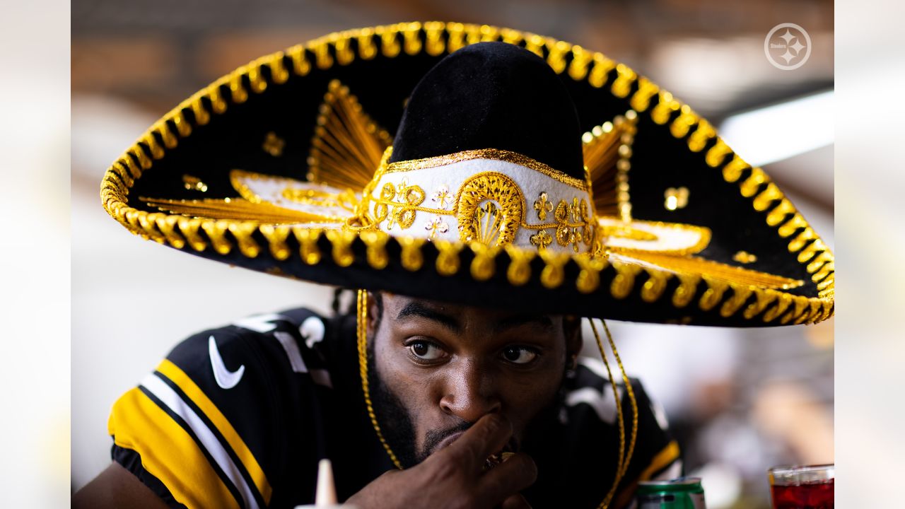 Harris a hit with Steelers fans in Mexico City