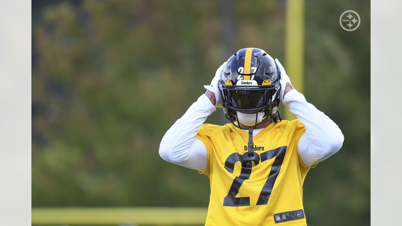 Steelers' Najee Harris: No fumbles in 2021, no visor in 2022 