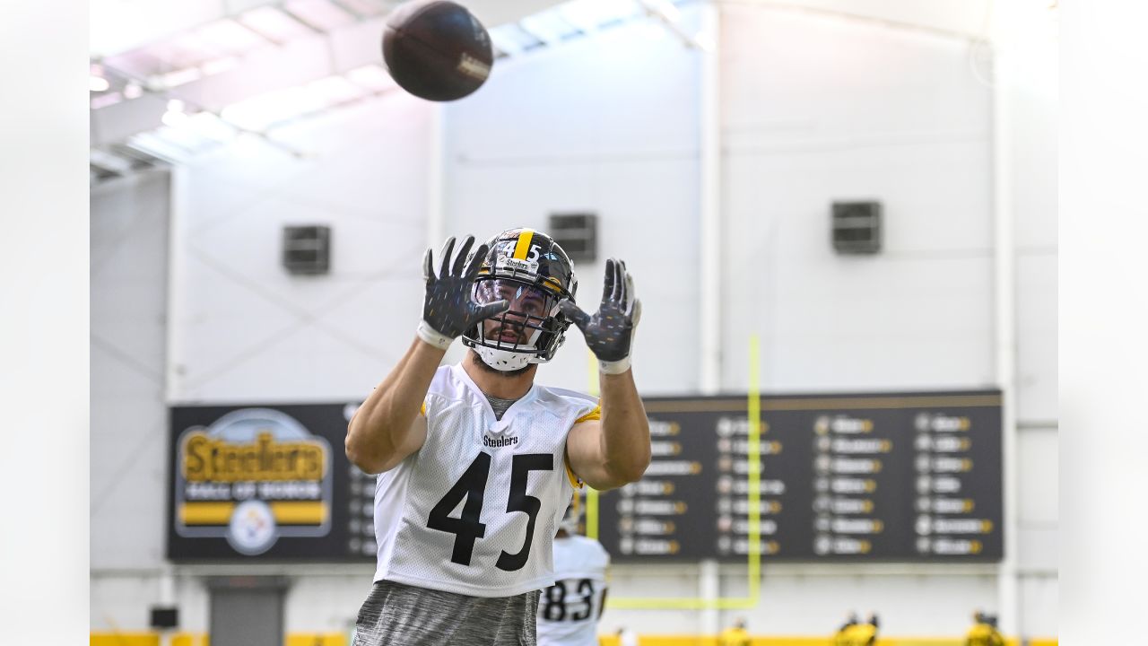 Pittsburgh Steelers offensive tackle Dylan Cook (60) waits a the offensive  line for the snap during an NFL preseason football game against the Tampa  Bay Buccaneers, Friday, Aug. 11, 2023, in Tampa