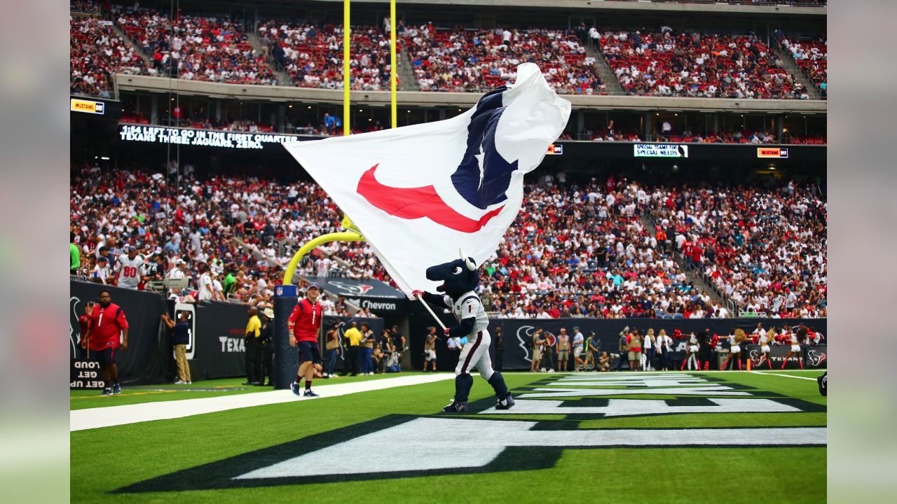 Houston Texans on X: 🚨 Attention #Texans Fam 🚨 The roof at NRG Stadium  is scheduled to be open for Sunday's game vs. the Seattle Seahawks, if  weather permits.  / X