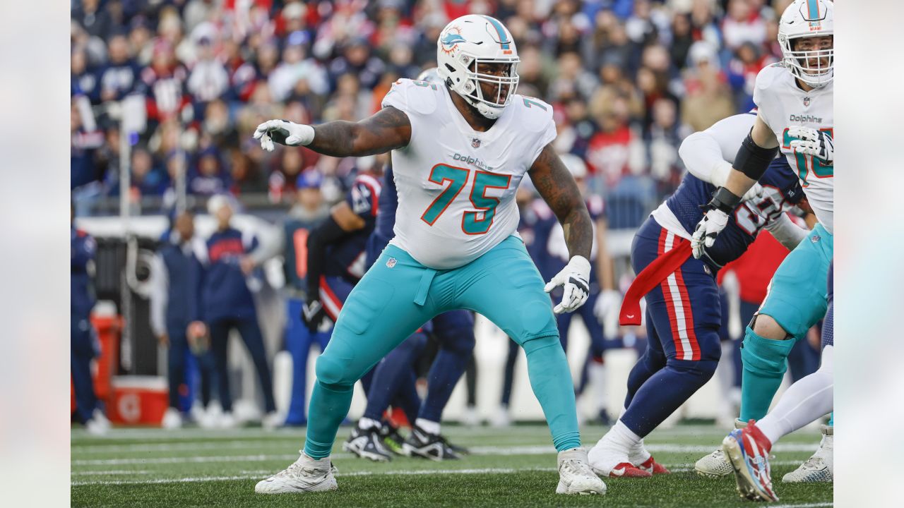 The Miami Dolphins are signing two offensive linemen