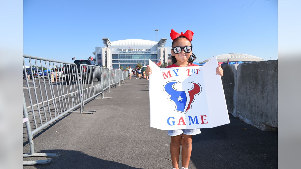 \ud83d\udcf8 | Mexico fans visit NRG Stadium for Liberty White Out game