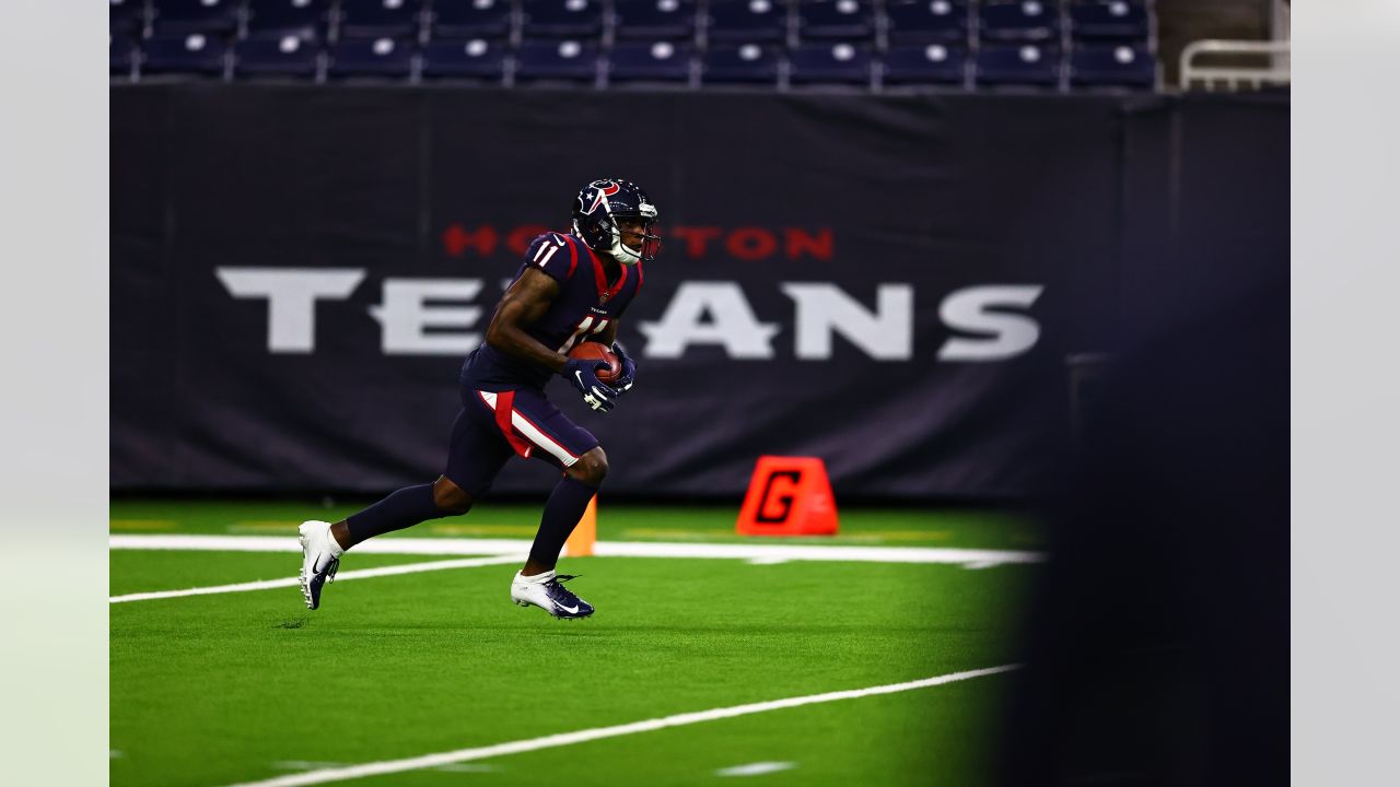 Photo: The Houston Texans Line up Against the Seattle Seahawks at the Line  of Scrimmage at Reliant Stadium in Houston - HOU2009121304 