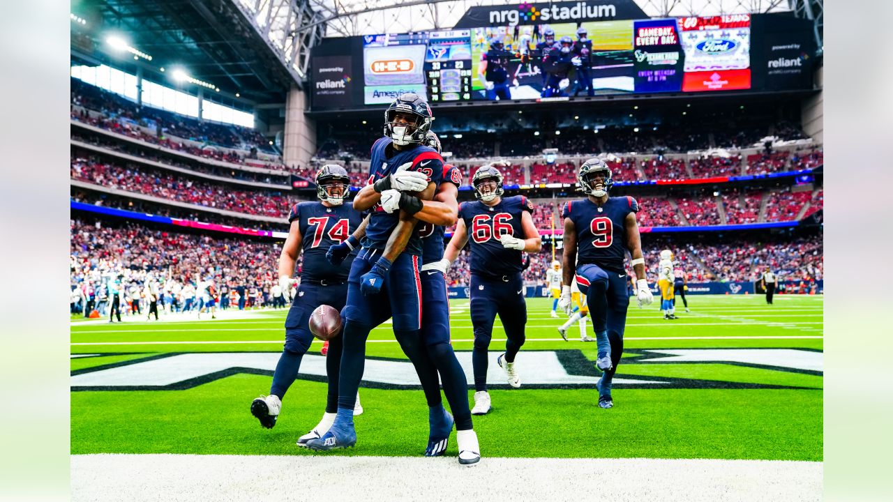 Houston, TX, USA. 26th Dec, 2021. Los Angeles Chargers running