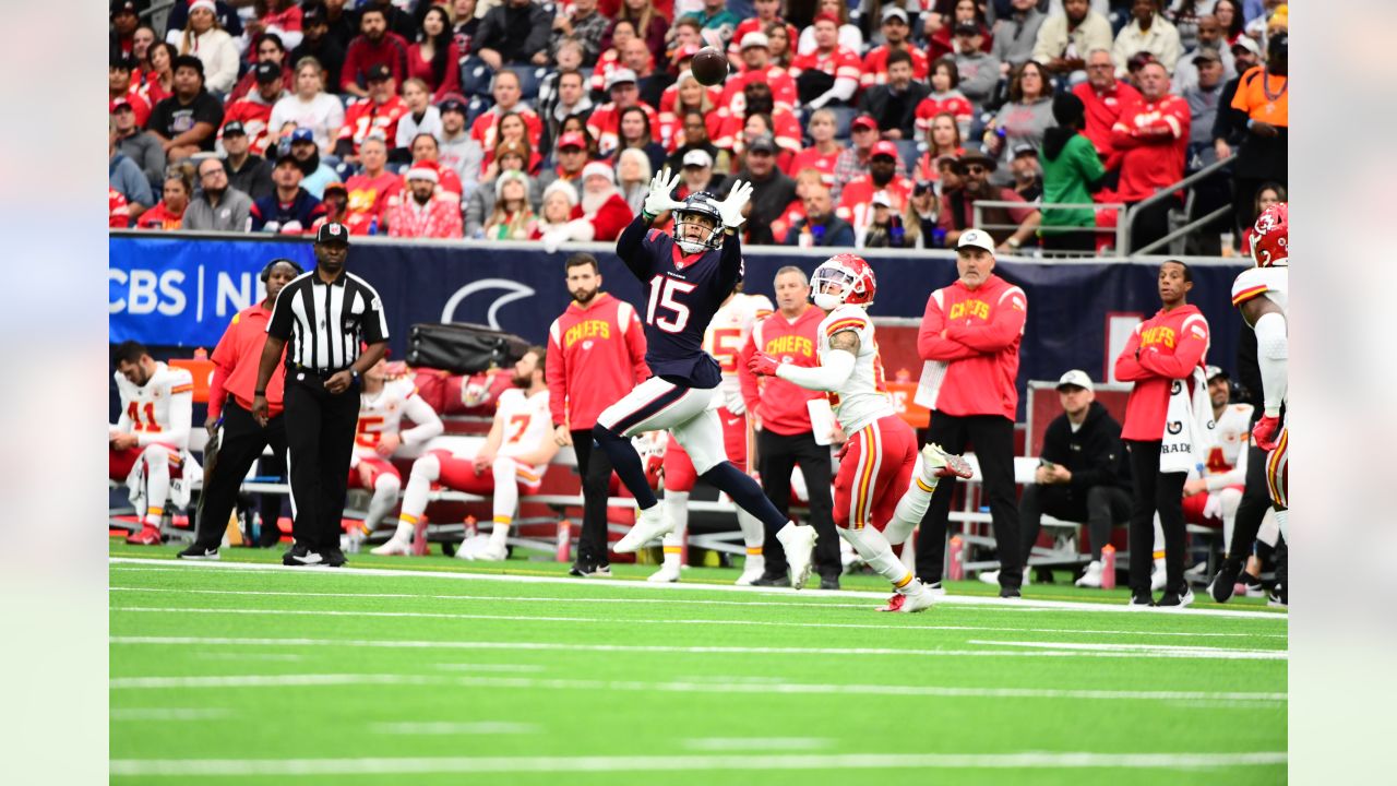 Houston, Texas, USA. 18th Dec, 2022. Kansas City Chiefs quarterback Patrick  Mahomes (15) reaches back to pass downfield during the overtime period  between the Houston Texans and the Kansas City Chiefs at