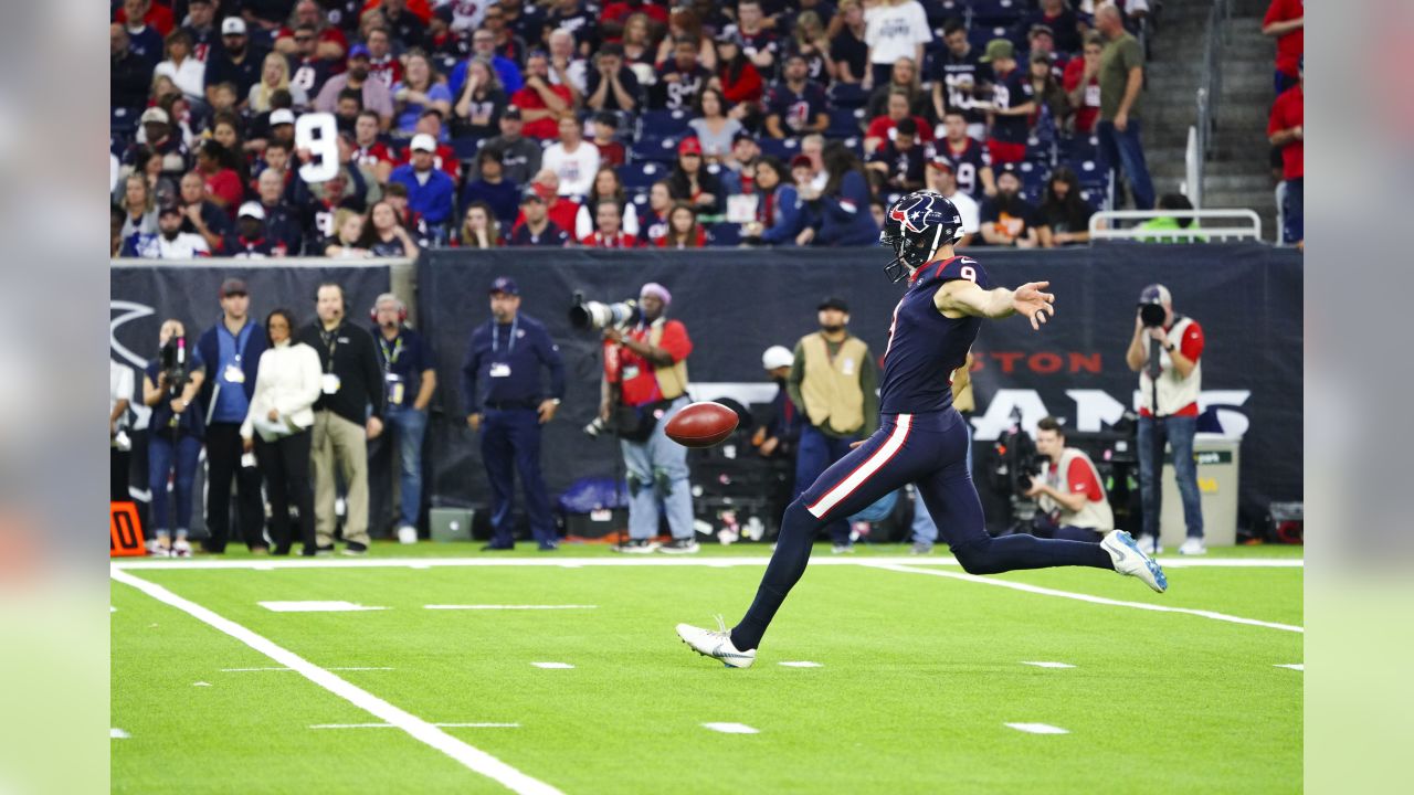 Houston, Texas, USA. 14th Oct, 2018. Buffalo Bills running back Taiwan Jones  (26) returns a kickoff upfield during the first quarter of the regular  season game between the Houston Texans and the