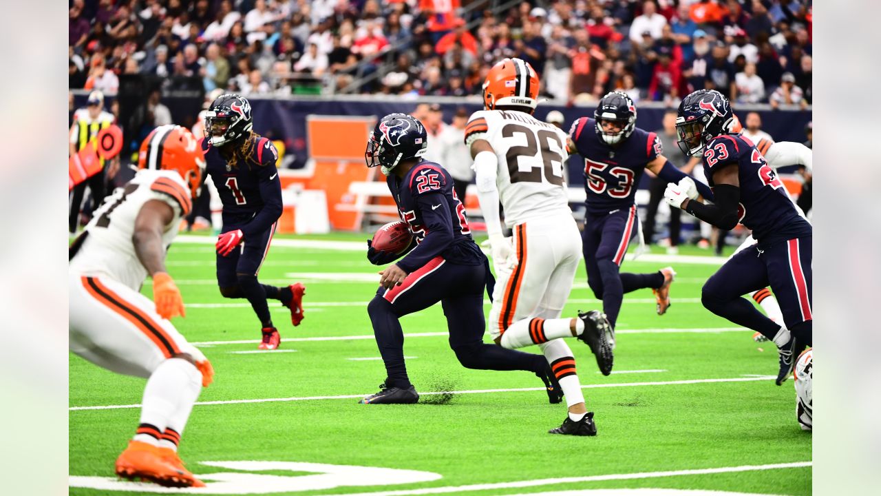 The Houston Texans fell 27-14 to the Cleveland Browns during Sunday's game  at NRG Stadium.