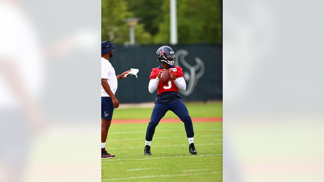 Jadeveon Clowney is the face of the Texans defense now, wrecking everything  