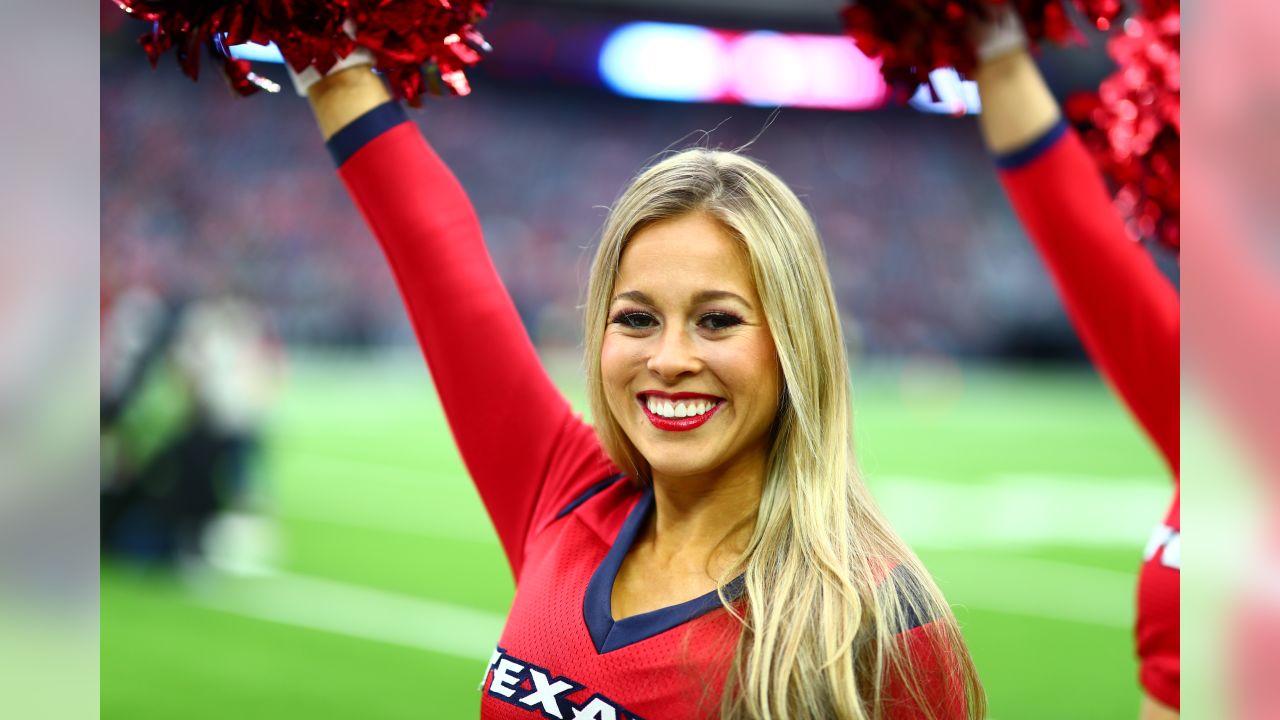 Meet Summer: Houston Texans cheerleader-turned-NASA aerospace engineer -  Science Cheerleaders