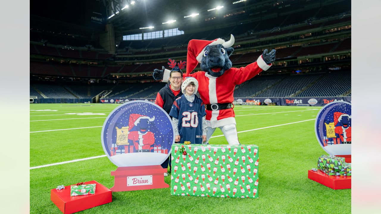 Astros, Texans, and JC Penney Partner to Spread Holiday Cheer to Harvey  Families, Houston Style Magazine