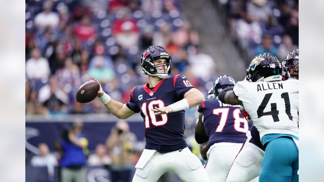 Houston, Texas, USA. 1st Jan, 2023. Jacksonville Jaguars running back  JaMycal Hasty (22) carries the ball while being tackled by Houston Texans  linebacker Christian Harris (48) during the game between the Houston