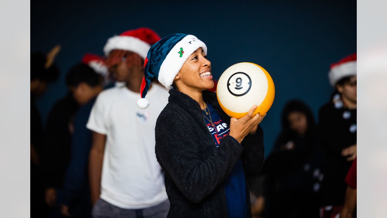 The Texans spread holiday cheer in H-Town