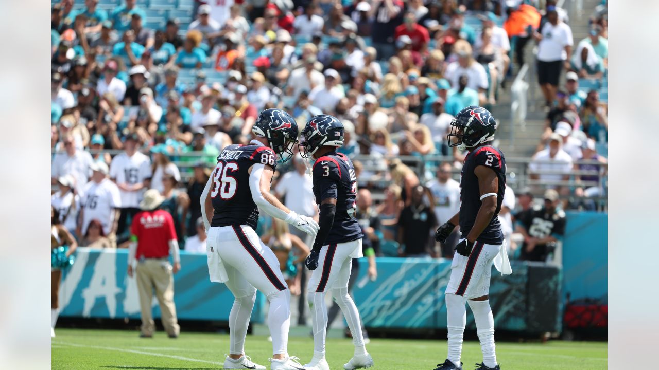 The Houston Texans 37-17 win over the Jaguars came complete with a blocked  field goal, a kickoff returned for a touchdown, two defensive takeaways and  an offensive shootout on the road.