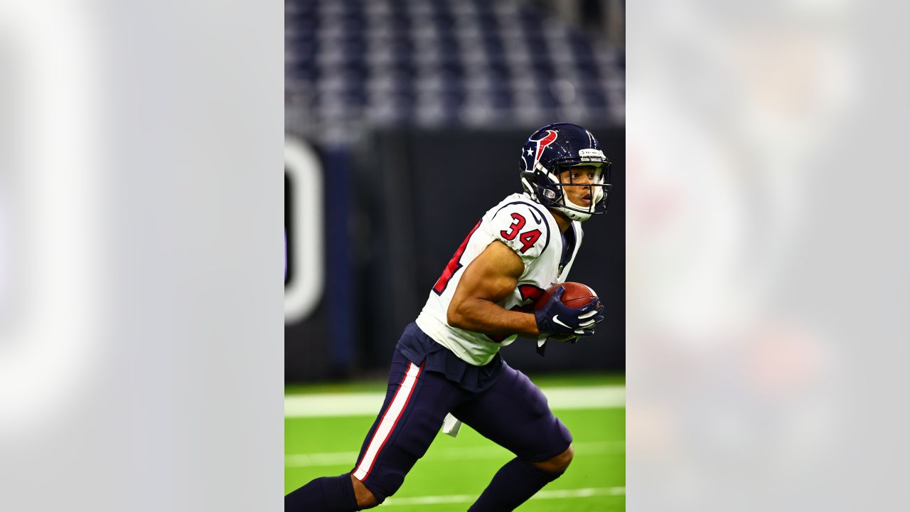 The Houston Texans line up at the scrimmage line against the Philadelphia  Eagles during an NFL football game in Houston, Thursday, Nov. 3, 2022. (AP  Photo/Tony Gutierrez Stock Photo - Alamy