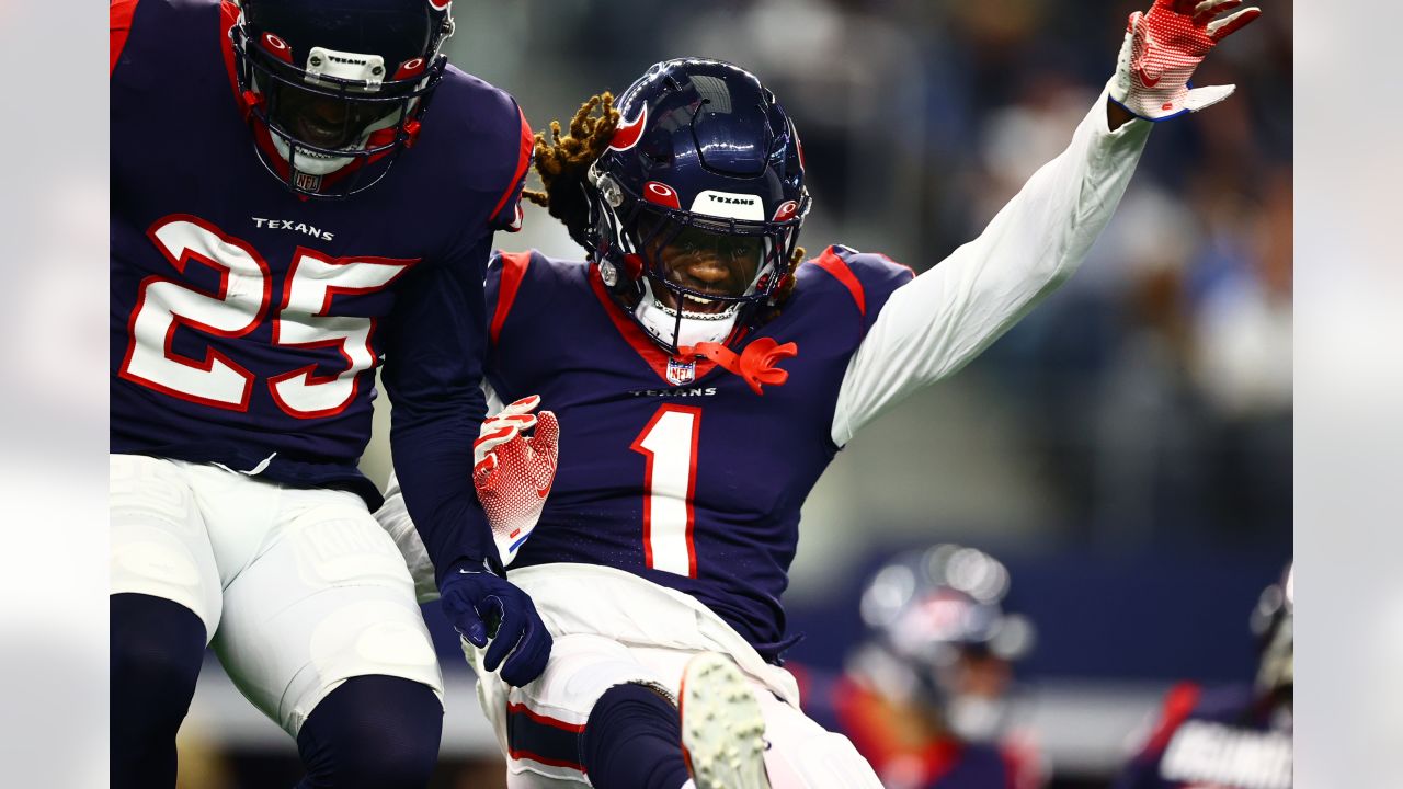 Mark Vandermeer showing off a sexy red alternate helmet. A man can dream. :  r/Texans