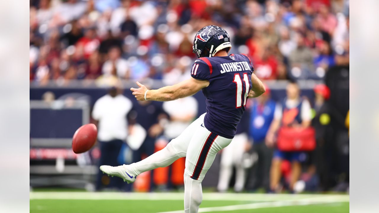 Houston, Texas, USA. Houston, Texas, USA. 1st Jan, 2023. Jacksonville  Jaguars running back JaMycal Hasty (22) carries the ball upfield during the  third quarter of the game between the Houston Texans and