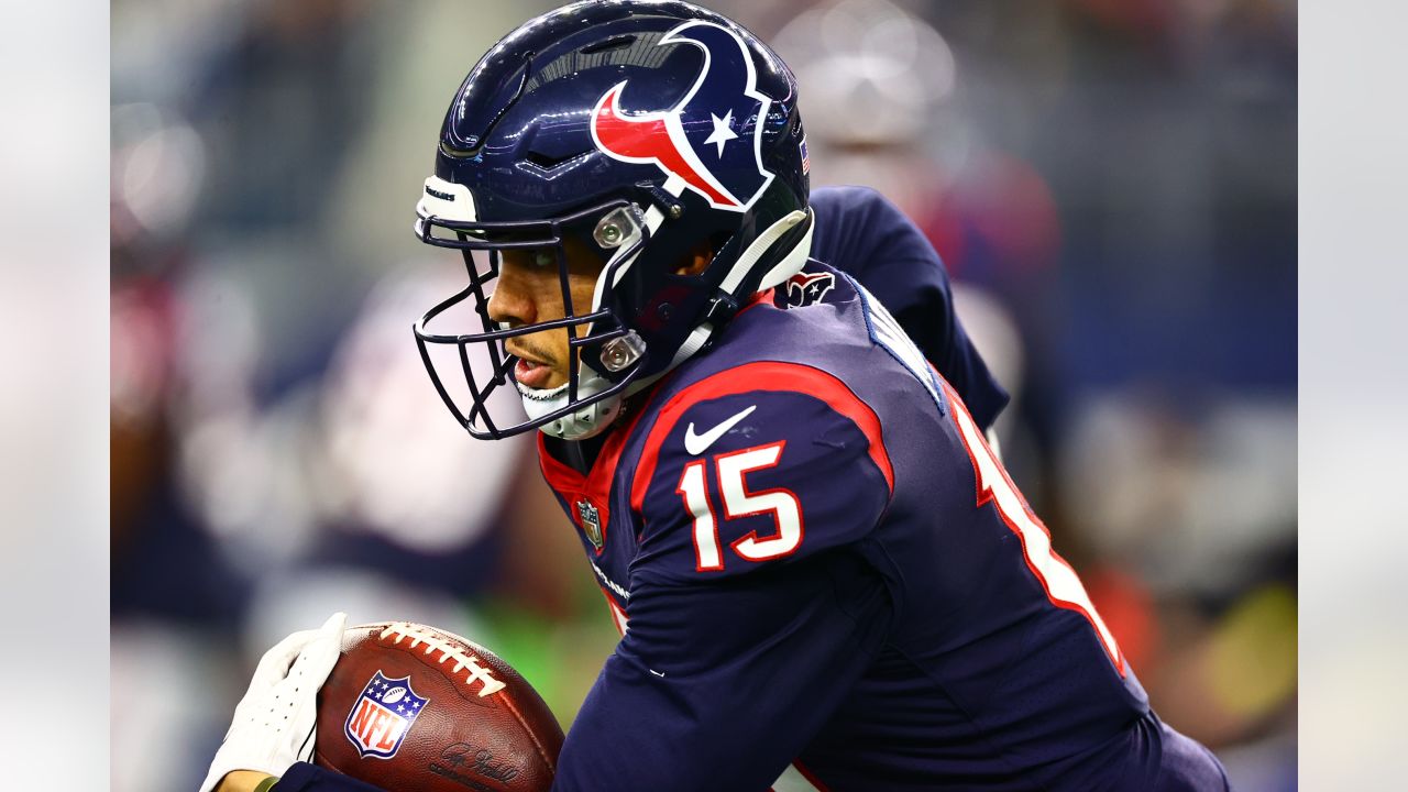 Mark Vandermeer showing off a sexy red alternate helmet. A man can dream. :  r/Texans