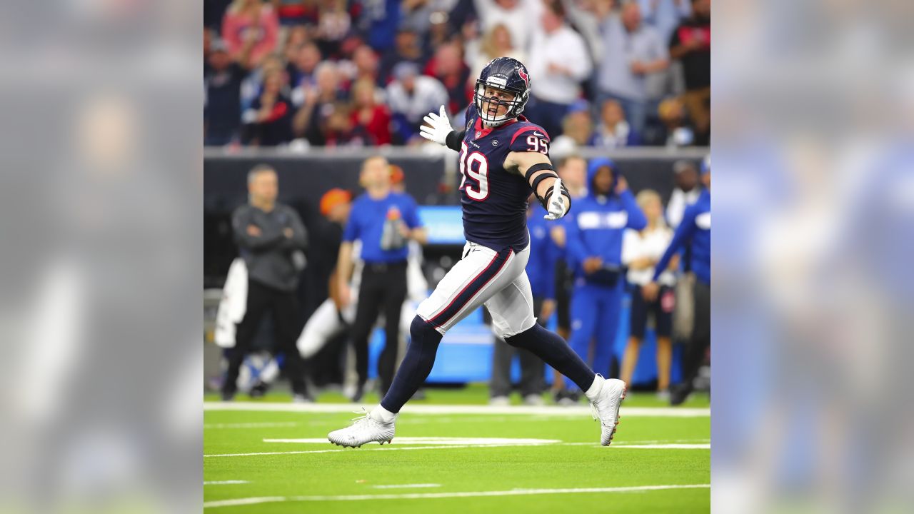 J.J. Watt personally delivers jersey to Cy-Fair ISD student