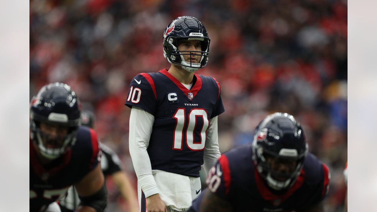 Houston, Texas, USA. 18th Dec, 2022. Kansas City Chiefs quarterback Patrick  Mahomes (15) reaches back to pass downfield during the overtime period  between the Houston Texans and the Kansas City Chiefs at