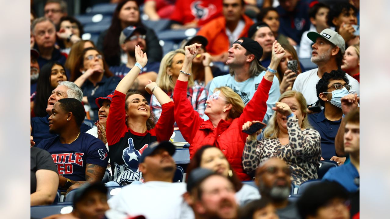 Texans fans leave lots of empty seats for home opener vs. Jaguars on heels  of disastrous offseason