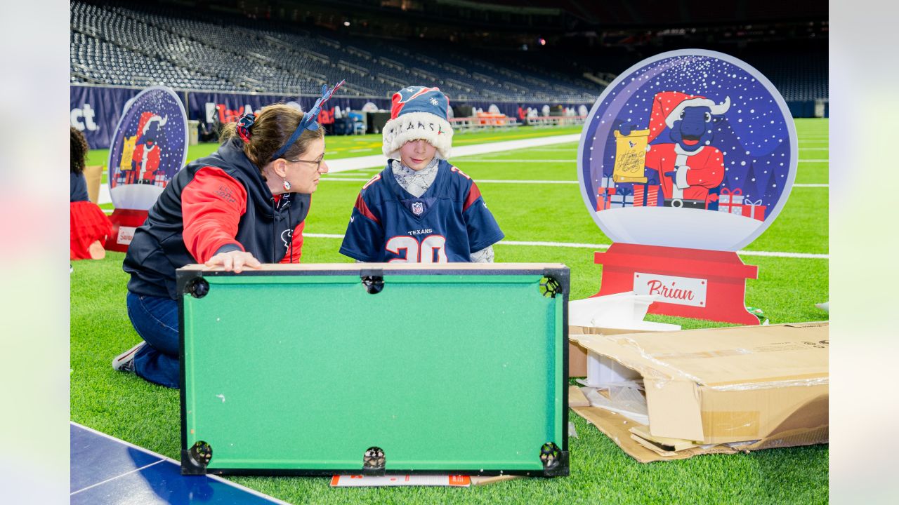 Houston Texans - Sign your kids up for the TORO's Kids Club pres. by Kroger  Holiday Party at Reliant Stadium this Wed., Dec. 18. Registration closes at  5 p.m. tomorrow & includes