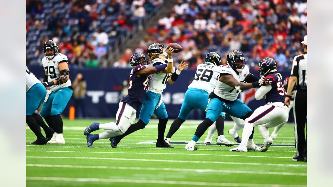 Houston, Texas, USA. 1st Jan, 2023. Jacksonville Jaguars running back  JaMycal Hasty (22) carries the ball while being tackled by Houston Texans  linebacker Christian Harris (48) during the game between the Houston