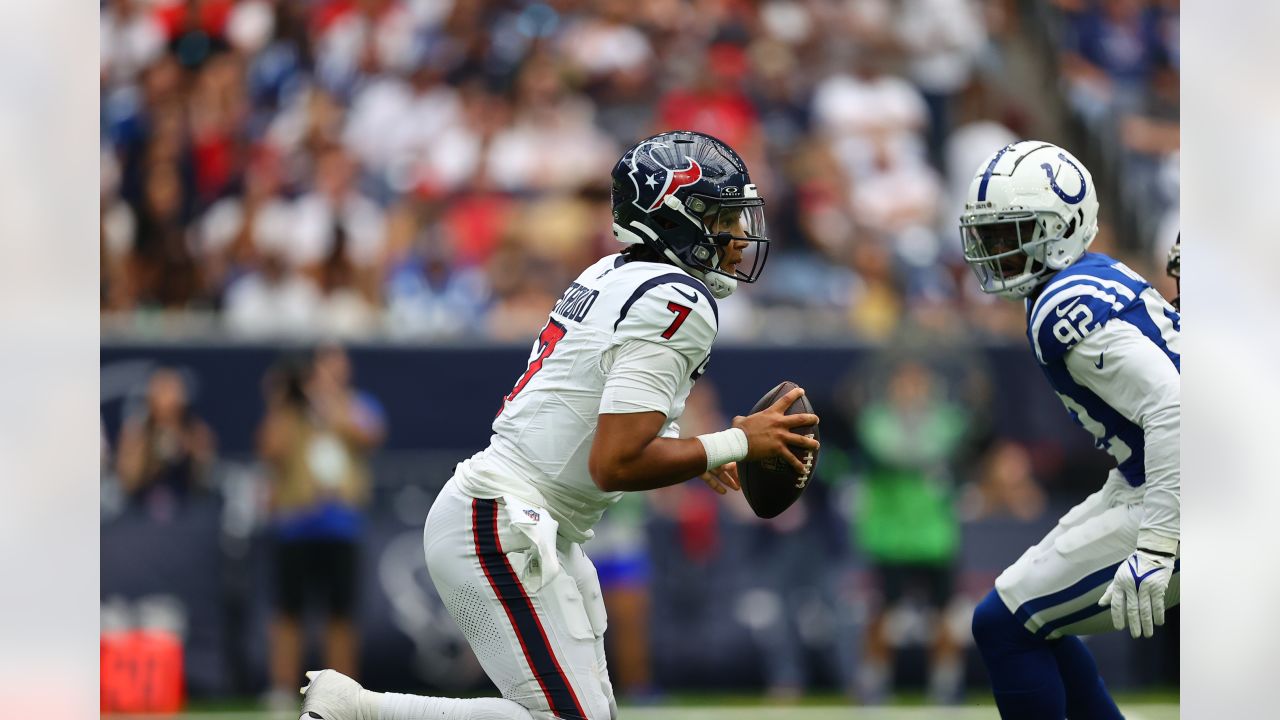 C.J. Stroud throws for 384 yards and two touchdowns in the Texans