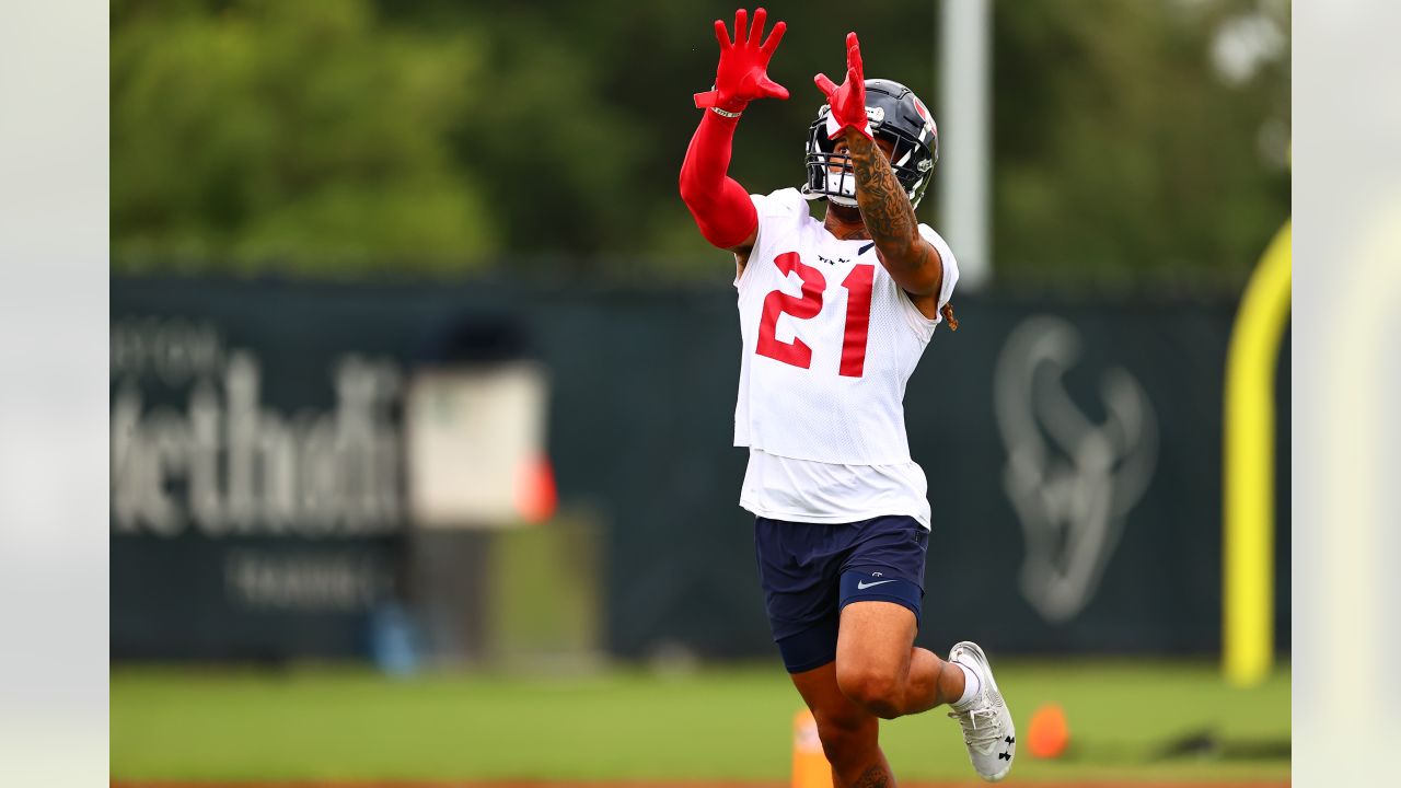 Jadeveon Clowney is the face of the Texans defense now, wrecking