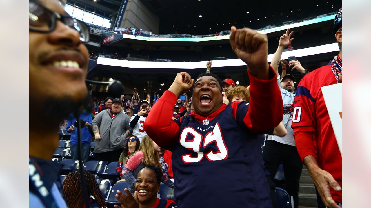 Texans fans leave lots of empty seats for home opener vs. Jaguars on heels  of disastrous offseason